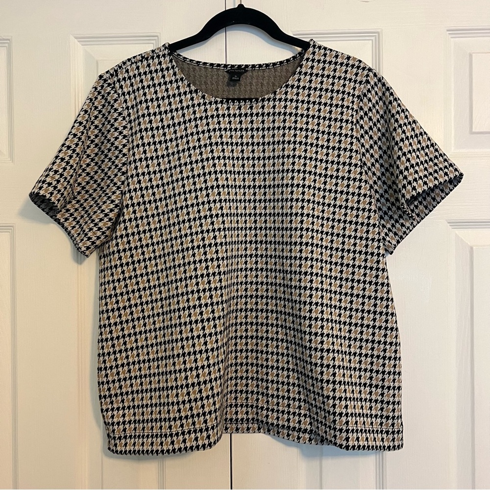 Ann Taylor structured short sleeve shirt